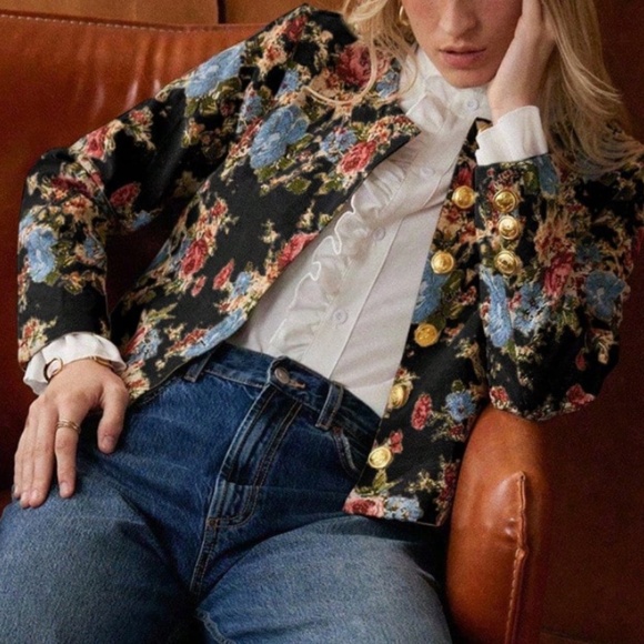 Classic Floral Tapestry Button Detail Jacket - Picture 2 of 11